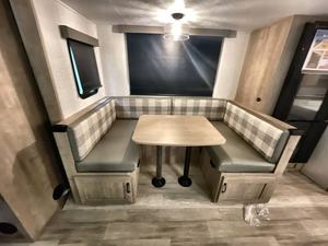 Camper-car d'occasion 2025 F-o-r-e-s-t R-i-v-e-r S-o-l-a-i-r-e 243BHS - Product Image 6