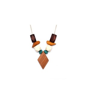 Collier artisanal à perles avec chaîne en corde et perles en résine d'Inde, style classique pour femmes, JAVED HANDICRAFTS, vente en gros - Product Image 2