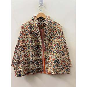 Chaqueta Bomber de Pana Bordada a Mano The Blooming Garden en Color Crema con Estampado Floral Rojo e Índigo, Transpirable para la Temporada de Primavera - Product Image 1