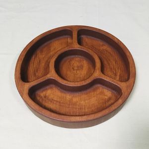 Plateau de service en bois biologique fait à la main 4 compartiments en forme de cœur avec plats et assiettes au design de trèfle par Heartwood - Product Image 3