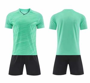 ชุดเสื้อฟุตบอลผู้ใหญ่พร้อมสีและโลโก้ที่ปรับแต่งได้ ผลิตจากโพลีเอสเตอร์ 100% ระบายอากาศได้ดี น้ำหนักเบา สำหรับผู้ชาย - Product Image 3