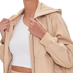 เสื้อครอปแบบมีซิปของผู้หญิงคอปกแบบลำลองสำหรับฤดูหนาวโลโก้ด้านหน้าปรับแต่งได้ - Product Image 5