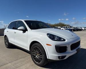 Cayenne Platinum Edition 2017 d'occasion, SUV 3.6L V6 AWD automatique, véhicule utilitaire sport de luxe à vendre - Product Image 1