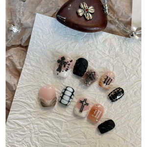 Uñas Postizas Midnight Cathedral, Diseño Elegante para Mujer - Product Image 2