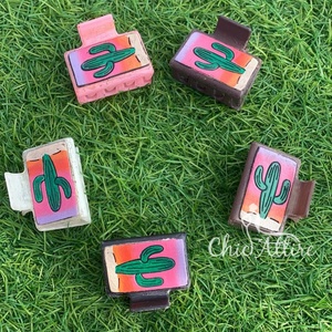 Mini pinzas para el pelo de cuero grabadas hechas a mano con estilo occidental, accesorios para el cabello para mujer, novedad - Product Image 1