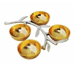 Bol de service martelé en or avec motif de feuille d'argent, parfait pour les fruits, les noix, idéal pour la décoration de table de restaurant d'hôtel. - Product Image 1