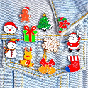 ขายส่งของขวัญแจกวันหยุดเคลือบคริสต์มาสธีม Lapel Pin - Product Image 5