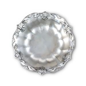 Tazón de metal de tendencia con grabado floral que se adapta sin esfuerzo a configuraciones de mesa modernas, tradicionales o minimalistas - Product Image 4