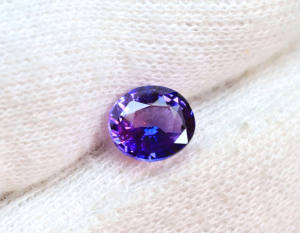 Pierre précieuse Bi saphir de laboratoire de forme ovale lâche Bi saphir taillé à facettes Pierre précieuse saphir synthétique Cadeau pour elle - Product Image 3