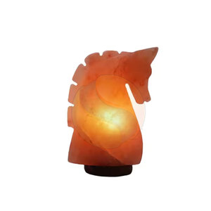 Lámpara de sal natural 100% en stock nuevo Lámpara de sal con forma de caballo Mejor precio Lámpara de sal con forma de caballo a la venta - Product Image 1