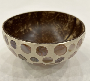 Bol de coquille de noix de coco rustique Vietnam artisanat poli naturel fait à la main pour servir des collations salade riz aux fruits et affichage à la maison - Product Image 2