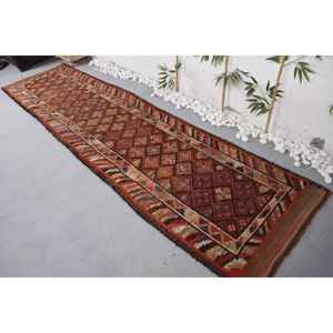 Alfombra Turca de 2.9x11.5 pies, Alfombra Vintage, Alfombra de Camuflaje Roja Herki - Product Image 4