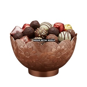Bol de présentation en métal martelé argenté exclusif, bol à chocolat, porte-dessert pour mariage, fête et occasions spéciales en vente - Product Image 4