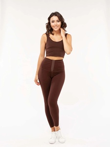 Conjunto de Ropa de Yoga de Poliéster y Spandex de Secado Rápido y Reciclable, Ecológico, Transpirable, con Pantalones Cortos Acampanados y Sujetador Deportivo, 2 Piezas - Product Image 2