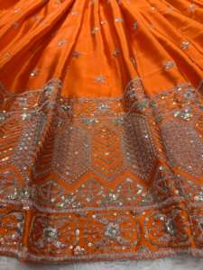 Lehenga Choli de Seda de Diseñador para Bodas con Bordado de Hilo y Lentejuelas para Fiestas de Invierno - Product Image 6