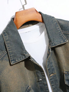 แจ็กเก็ตยีนส์แบบย้อนยุคของผู้ชายผ้าคอตตอน100% โอเวอร์ไซส์มีกระเป๋าซักลายจุดสำหรับฤดูใบไม้ผลิผลิตตามสั่ง - Product Image 2