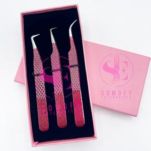 Pinzas de pestañas personalizadas de etiqueta privada con punta de fibra, pinzas de volumen curvas finas y delgadas de sujeción fuerte, pinzas de extensión de pestañas de 90 grados - Product Image 1