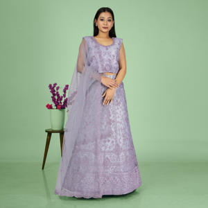 Lehenga Choli de red con bordado elaborado y delicado trabajo de hilo, con vuelo suave, ideal para fiestas de boda. - Product Image 3