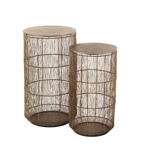 Table d'appoint compacte en treillis métallique avec cadre élégant, parfaite pour les petits appartements ou les intérieurs contemporains - Product Image 2