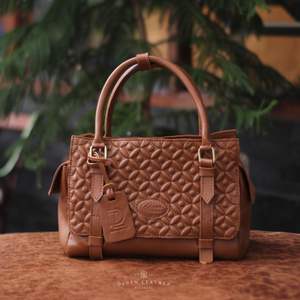 Elegant <b>Women</b> Luxury Handcrafted Genuine Leather with Geometric Design Stylish <b>Top</b> Handles Perfect <b>for</b> Sophisticated Everyday - Product Image 4