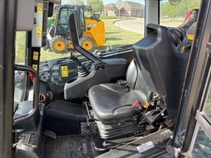 รถตักล้อยาง JCB 3TS-8T ปี 2023 แบบใช้น้ำมันเบนซิน ขับเคลื่อนด้วยสายพานตีนตะขาบ พร้อมที่ตักด้านหน้า  มอเตอร์ปั๊มประสิทธิภาพสูง เกียร์บ็อกซ์ และ PLC - Product Image 6