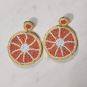 Boucles d'oreilles brodées à la main avec des perles, mignonnes, élégantes, tendance, luxueuses, à la mode, nouveau design par glowin fashion - Product Image 1