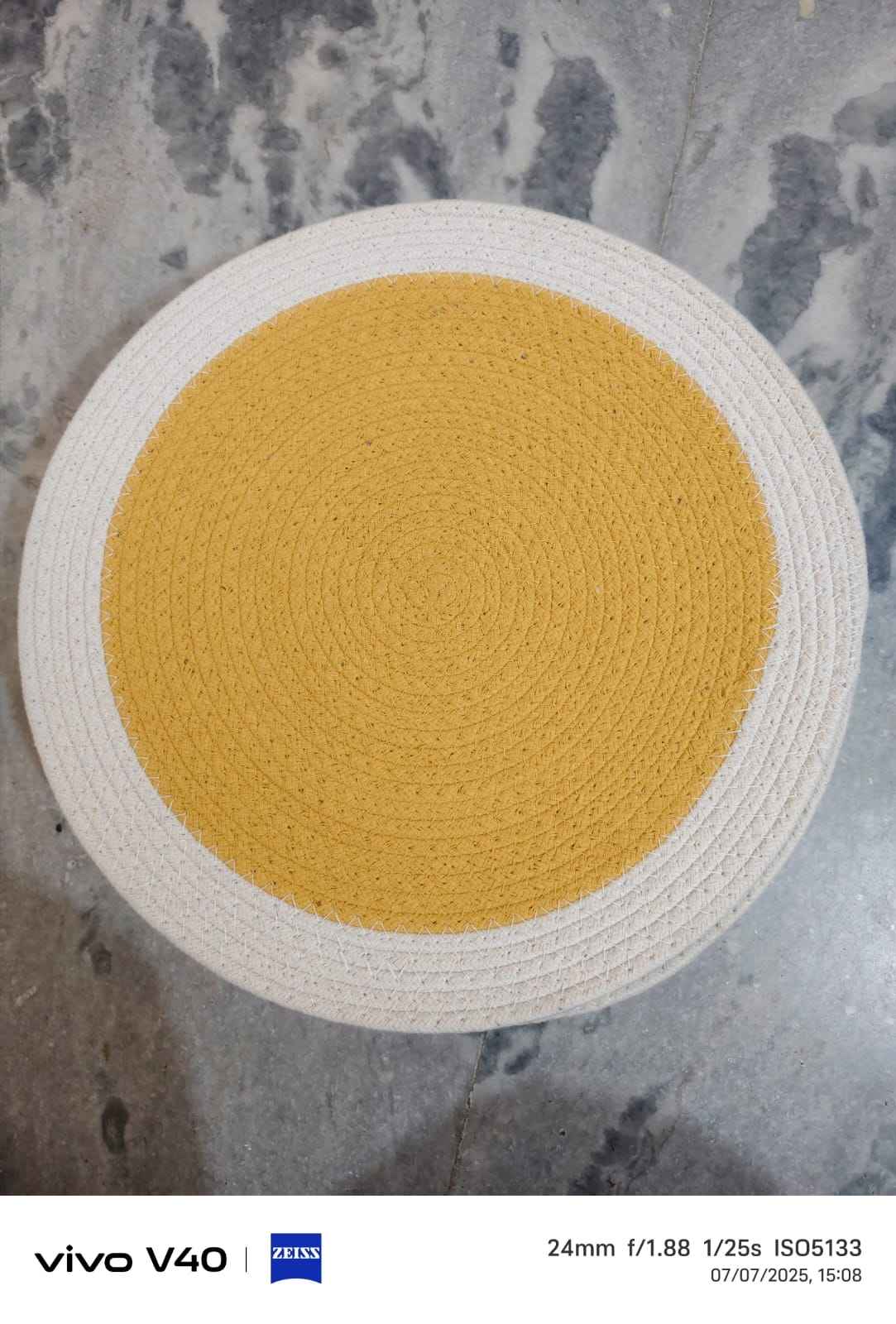 สีเหลือง