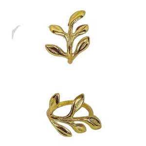 Anneaux de serviette en métal Design Golden Leaf stockés pour une utilisation décorative de table de mariage et d'hôtel - Product Image 1