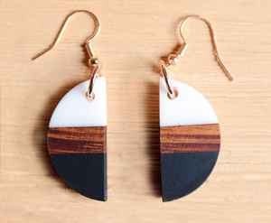 Pendientes colgantes de madera y resina con estilo de alta calidad, tarifa mayorista de moda para bodas - Product Image 4