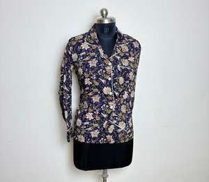 Camisa de algodón con estampado floral azul marino para mujer, elegante camisa de manga larga con botones, azul oscuro con flor Beige - Product Image 1