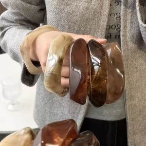 Bracelets en résine écologiques pour l'exportation, fabriqués en Inde, logo personnalisé, style naturel, finition effet marbre, bracelets de mode peints à la main - Product Image 6