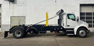 Camión Tractor Comercial de Larga Distancia para Trabajo Pesado 6x4 con Cabina y Chasis, Camión con Gancho Elevador Diésel para Transporte Industrial - Product Image 5