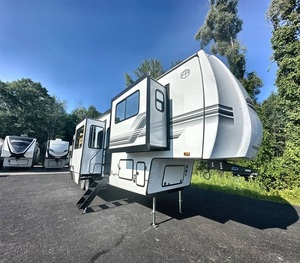 VENTE AUX ENTIÈREMENTS EN LIQUIDATION - NOUVEAU/ 2027 F-o-r-e-s-t R-i-v-e-r S-a-b-r-e 37FLH à vendre en stock - Product Image 4