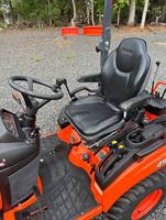 Tractor de Ruedas KUBOTA BX23S 2023 con Accesorios de Cargador/Retroexcavadora