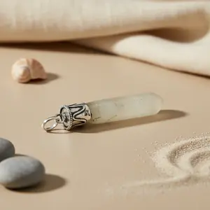 Collier pendentif en argent 925 avec cristal de quartz, accessoire élégant pour femmes - Product Image 3