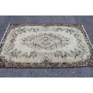 Tapis turc vintage de 4x6,4 pieds, motif plantes et arbres bruns, en laine - Product Image 2