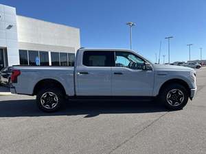 Ford F-150 Lightning XLT Super Crew AWD 2024, Vehículo Eléctrico con Autonomía de 601-700 km, Batería de 110 kWh, Potencia de 400 CV, Asientos de Cuero - Product Image 4