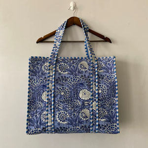 Sac fourre-tout matelassé bleu à motifs floraux, en coton fait main | Sac de voyage léger Sac de shopping bohème - Product Image 1
