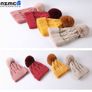 Super Qualité 100% Acrylique Commun Hiver Chaudement Rayé Bonnet Tricoté Personnalisé avec Logo Personnalisé pour Usage Extérieur Unisexe Adulte - Product Image 2