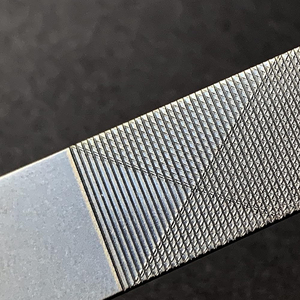 Lime à ongles double droite en acier inoxydable de qualité supérieure avec étui de protection pour des ongles lisses et sains à prix compétitif - Product Image 5