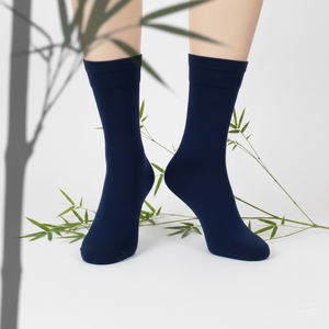 Calcetines de vestir cómodos de fibra de bambú premium con puño cómodo, se pueden fabricar con su logotipo personalizado como OEM, hechos en Europa. - Product Image 1