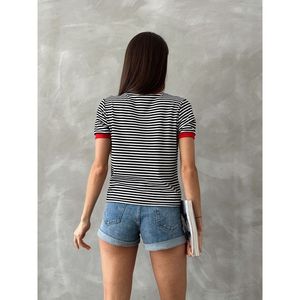 เสื้อยืดลายทางปักสีดำและสีแดงสำหรับผู้หญิง Topshow เสื้อยืดขายส่ง - Product Image 1