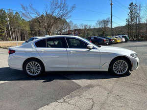 บีเอ็มดับเบิลยู ซีรีส์ 5 รุ่น 530i ปี 2024 รถมือสอง 4 ประตู SUV พวงมาลัยซ้าย ภายในตกแต่งด้วยหนัง หลังคาพาโนรามิก ไฟหน้าซีนอน กล้องมองหลัง 360 องศา - Product Image 3