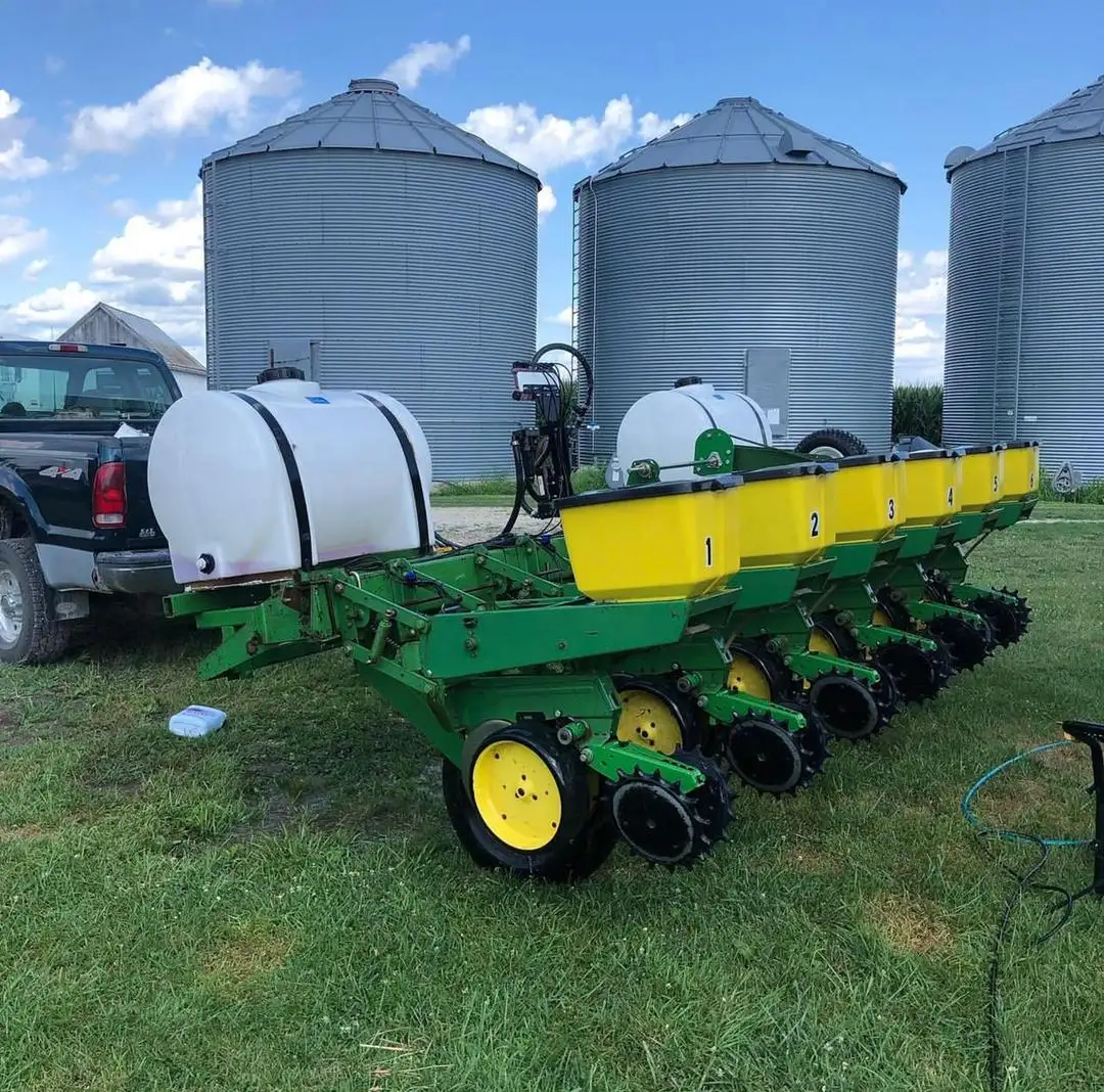 Grade 5 Rows Corn Vacuum Planter With Fertilizer Hopper Corn Maize Soybean Seed Planter tractors for sale in EU/ASIA/USA/CHILE