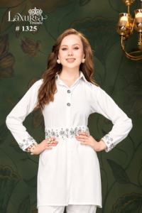 ชุดเสื้อคลุมดีไซน์เนอร์แบบดั้งเดิมอินเดียพร้อมชุดทำมือสำหรับงานแต่งงานและโอกาสกลางแจ้ง - Product Image 2