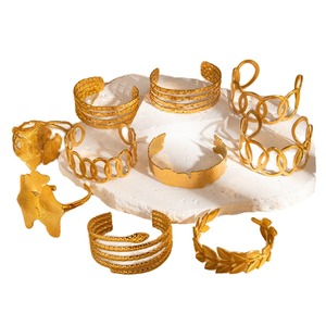 Pulseras de muñeca de latón chapadas en oro delicadas de uso diario para damas populares a la venta Brazaletes de moda atractivos - Product Image 1