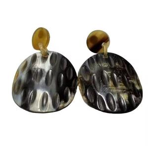 Pendientes de Aro de Cuerno de Buey, Joyería Tribal de Moda, Fabricante y Proveedor de la India, para Fiestas y Eventos - Product Image 1