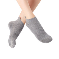 Chaussettes de yoga OEM de haute qualité, design personnalisé, chaussettes antidérapantes pour femmes pour le Pilates, chaussettes de yoga avec logo personnalisé