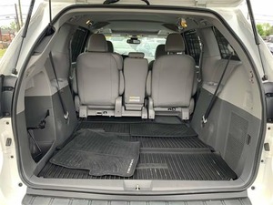 Usado cuidadosamente 2020 Aston Martin 2023, Serie 3, 330i XDrive, 5 pasajeros, 4dr, Minivan de cuero R18 FWD - Product Image 5