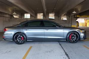 Audi S8 2023 d'occasion en parfait état, boîte manuelle, turbo gauche, jantes R18, intérieur clair - Product Image 3